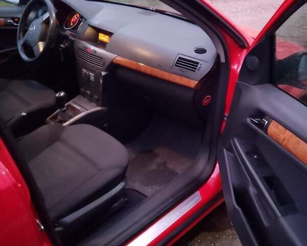 Червоний Опель Астра, об'ємом двигуна 1.69 л та пробігом 320 тис. км за 3000 $, фото 1 на Automoto.ua