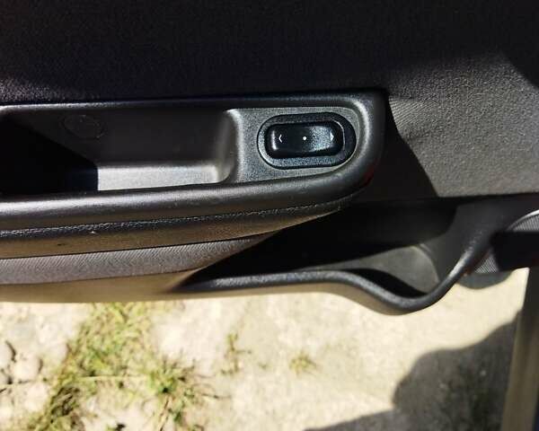 Красный Опель Астра, объемом двигателя 1.6 л и пробегом 398 тыс. км за 3500 $, фото 5 на Automoto.ua