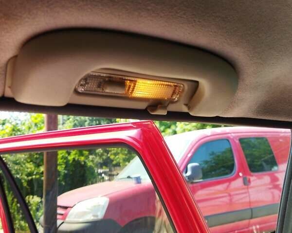 Красный Опель Астра, объемом двигателя 1.6 л и пробегом 398 тыс. км за 3500 $, фото 6 на Automoto.ua