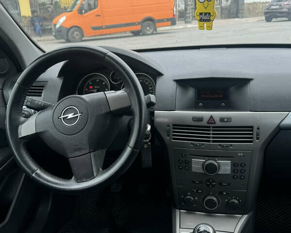 Красный Опель Астра, объемом двигателя 1.9 л и пробегом 348 тыс. км за 4000 $, фото 19 на Automoto.ua