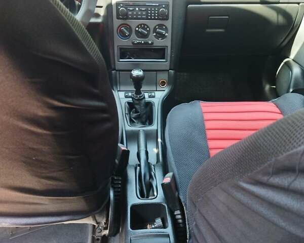 Красный Опель Астра, объемом двигателя 1.6 л и пробегом 398 тыс. км за 3500 $, фото 7 на Automoto.ua