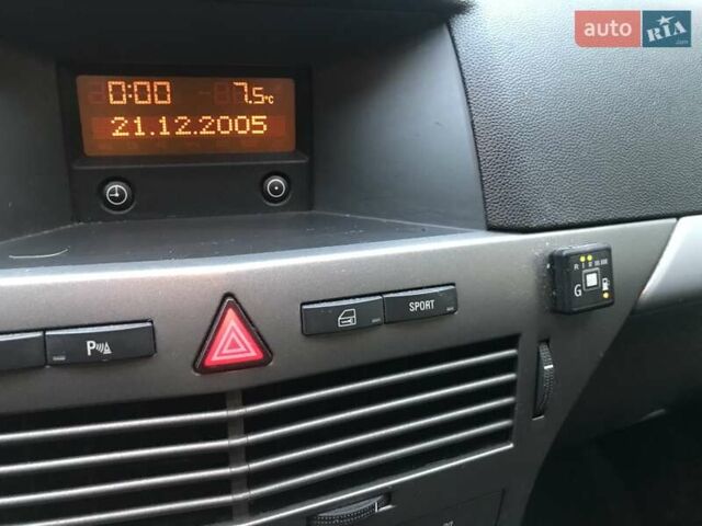 Красный Опель Астра, объемом двигателя 1.8 л и пробегом 244 тыс. км за 5300 $, фото 9 на Automoto.ua