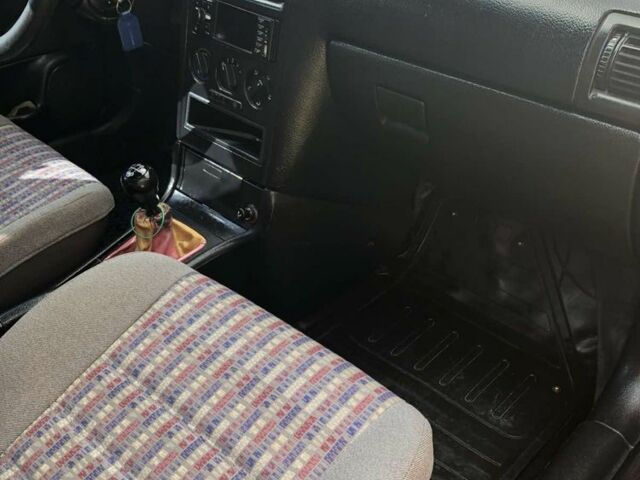 Красный Опель Астра, объемом двигателя 1.7 л и пробегом 300 тыс. км за 2350 $, фото 3 на Automoto.ua