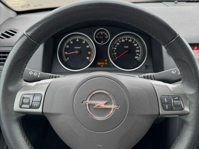 Красный Опель Астра, объемом двигателя 1.8 л и пробегом 204 тыс. км за 4750 $, фото 6 на Automoto.ua