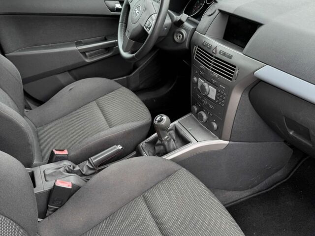 Красный Опель Астра, объемом двигателя 1.8 л и пробегом 204 тыс. км за 4750 $, фото 5 на Automoto.ua