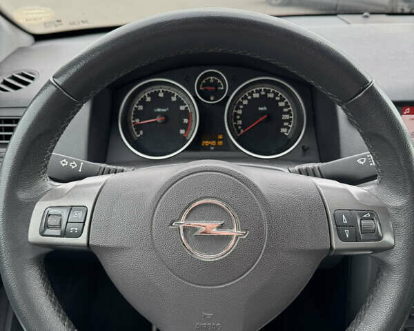 Красный Опель Астра, объемом двигателя 1.8 л и пробегом 204 тыс. км за 4750 $, фото 7 на Automoto.ua