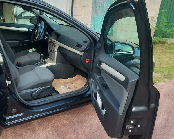 Красный Опель Астра, объемом двигателя 1.6 л и пробегом 240 тыс. км за 5200 $, фото 5 на Automoto.ua