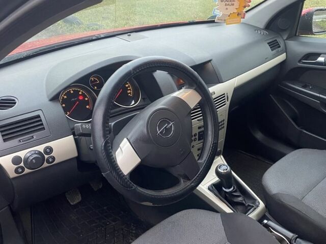 Красный Опель Астра, объемом двигателя 1.7 л и пробегом 300 тыс. км за 2750 $, фото 5 на Automoto.ua