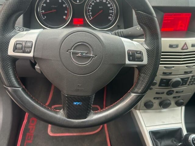 Красный Опель Астра, объемом двигателя 1.6 л и пробегом 160 тыс. км за 4900 $, фото 5 на Automoto.ua