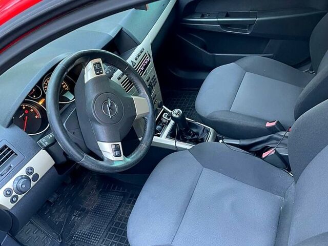 Красный Опель Астра, объемом двигателя 1.9 л и пробегом 0 тыс. км за 6000 $, фото 3 на Automoto.ua