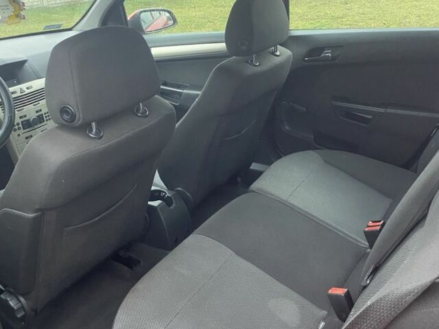 Красный Опель Астра, объемом двигателя 1.7 л и пробегом 300 тыс. км за 2750 $, фото 6 на Automoto.ua