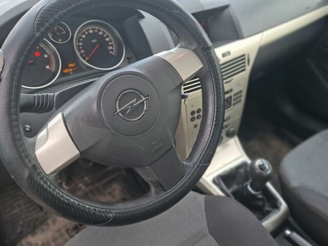 Красный Опель Астра, объемом двигателя 1.7 л и пробегом 400 тыс. км за 3000 $, фото 3 на Automoto.ua