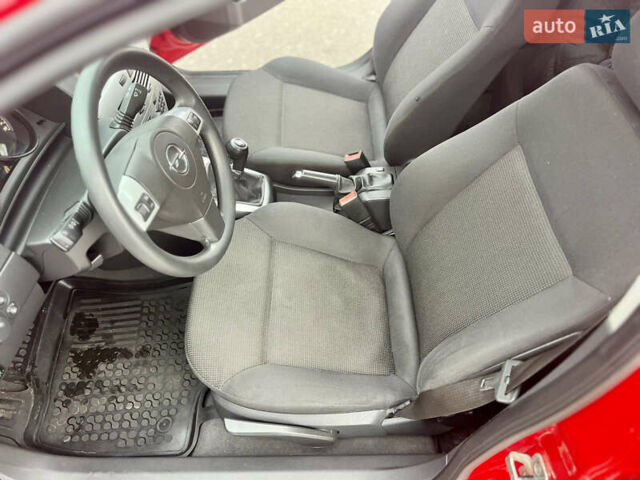 Опель Астра 2009 в Киеве на Automoto.ua Красный Опель Астра, объемом двигателя 1.6 л и пробегом 189 тыс. км за 5200 $, фото 7 на Automoto.ua