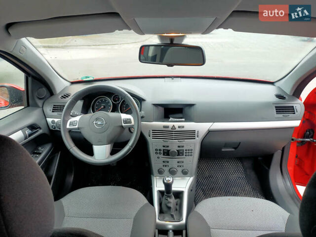 Красный Опель Астра, объемом двигателя 1.6 л и пробегом 180 тыс. км за 5999 $, фото 7 на Automoto.ua