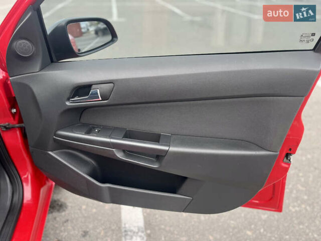 Опель Астра 2009 в Киеве на Automoto.ua Красный Опель Астра, объемом двигателя 1.6 л и пробегом 189 тыс. км за 5200 $, фото 9 на Automoto.ua