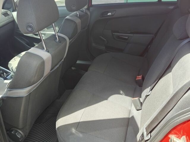 Красный Опель Астра, объемом двигателя 1.4 л и пробегом 217 тыс. км за 4950 $, фото 5 на Automoto.ua