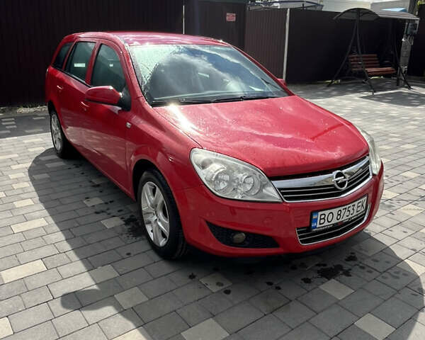 Красный Опель Астра, объемом двигателя 1.8 л и пробегом 262 тыс. км за 5200 $, фото 2 на Automoto.ua