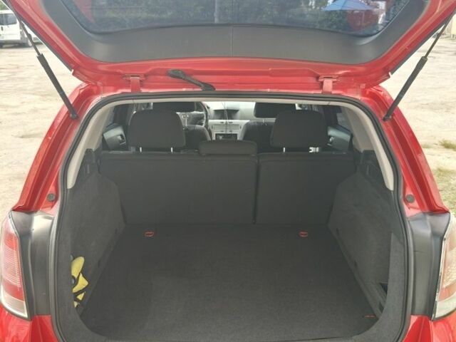 Красный Опель Астра, объемом двигателя 1.4 л и пробегом 217 тыс. км за 4950 $, фото 4 на Automoto.ua