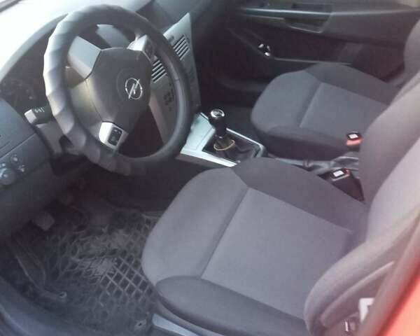 Красный Опель Астра, объемом двигателя 1.6 л и пробегом 116 тыс. км за 8155 $, фото 4 на Automoto.ua