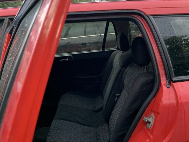 Опель Астра 2010 в Бердичеве на Automoto.ua Красный Опель Астра, объемом двигателя 0 л и пробегом 300 тыс. км за 2400 $, фото 4 на Automoto.ua