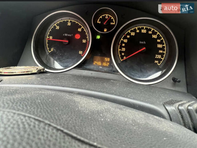 Красный Опель Астра, объемом двигателя 1.7 л и пробегом 246 тыс. км за 5200 $, фото 4 на Automoto.ua