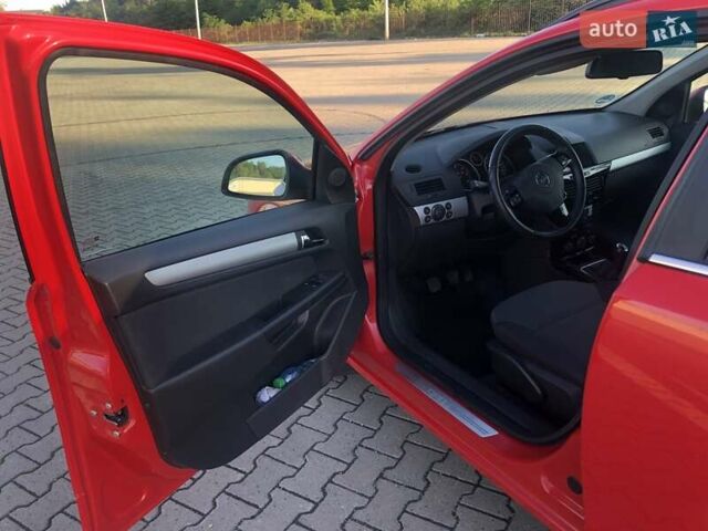Красный Опель Астра, объемом двигателя 1.3 л и пробегом 229 тыс. км за 5990 $, фото 26 на Automoto.ua
