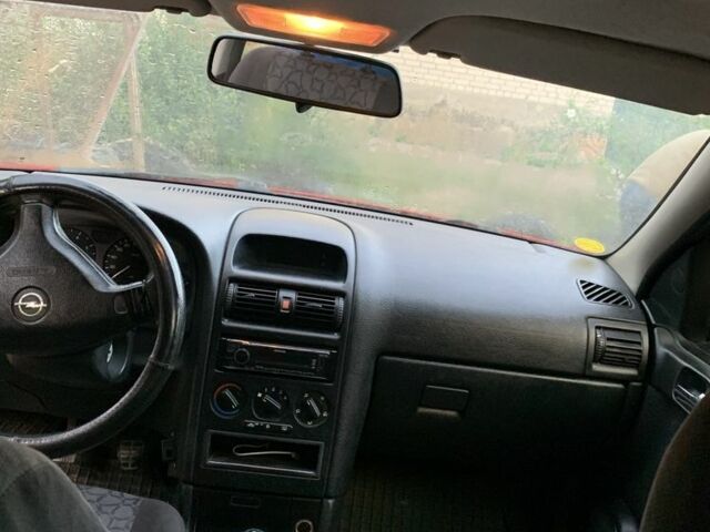 Опель Астра 2010 в Бердичеве на Automoto.ua Красный Опель Астра, объемом двигателя 0 л и пробегом 300 тыс. км за 2400 $, фото 3 на Automoto.ua