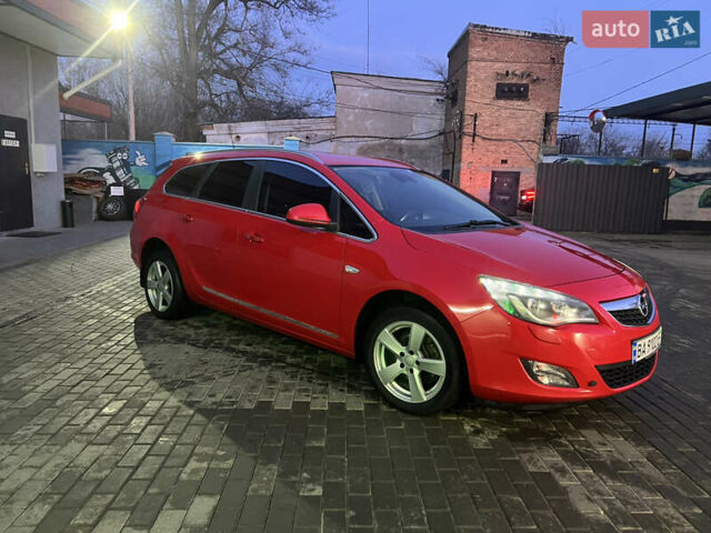 Красный Опель Астра, объемом двигателя 1.36 л и пробегом 215 тыс. км за 7500 $, фото 2 на Automoto.ua