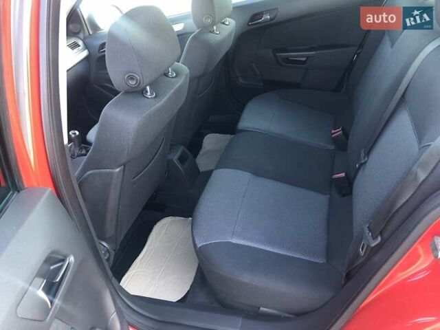 Красный Опель Астра, объемом двигателя 1.3 л и пробегом 229 тыс. км за 5990 $, фото 29 на Automoto.ua