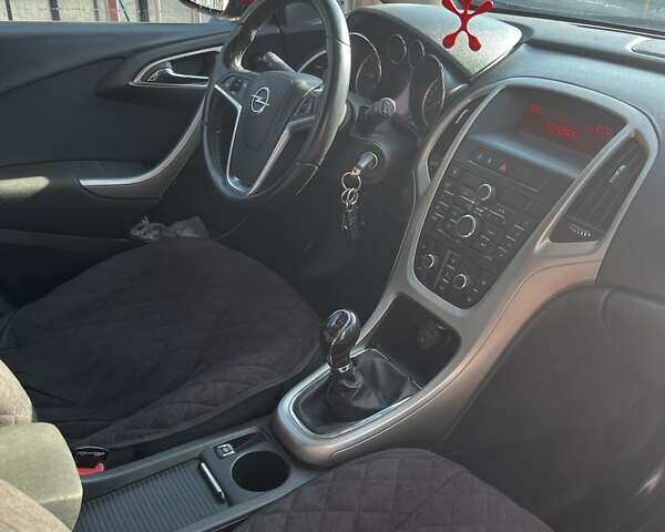 Красный Опель Астра, объемом двигателя 1.7 л и пробегом 281 тыс. км за 6800 $, фото 25 на Automoto.ua