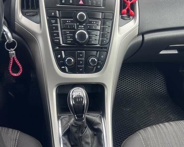 Красный Опель Астра, объемом двигателя 1.69 л и пробегом 220 тыс. км за 6600 $, фото 6 на Automoto.ua