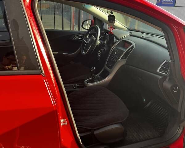 Красный Опель Астра, объемом двигателя 1.7 л и пробегом 281 тыс. км за 6800 $, фото 10 на Automoto.ua