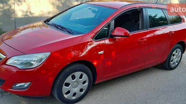 Красный Опель Астра, объемом двигателя 1.25 л и пробегом 240 тыс. км за 6300 $, фото 2 на Automoto.ua