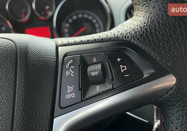 Красный Опель Астра, объемом двигателя 1.7 л и пробегом 260 тыс. км за 8100 $, фото 43 на Automoto.ua