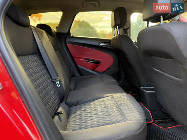 Опель Астра 2013 в Ровно на Automoto.ua Красный Опель Астра, объемом двигателя 1.7 л и пробегом 240 тыс. км за 5700 $, фото 68 на Automoto.ua