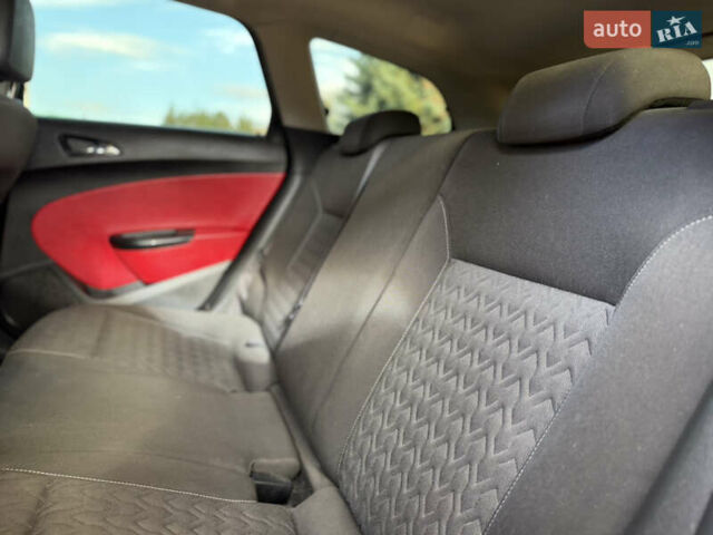 Опель Астра 2013 в Ровно на Automoto.ua Красный Опель Астра, объемом двигателя 1.7 л и пробегом 240 тыс. км за 5700 $, фото 73 на Automoto.ua