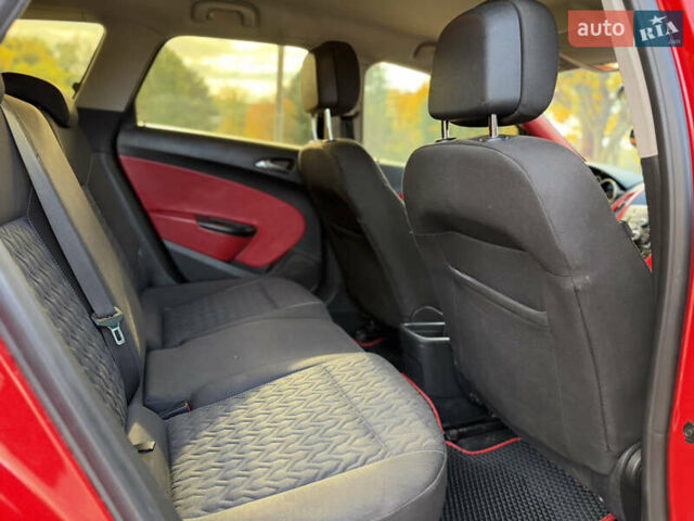 Опель Астра 2013 в Ровно на Automoto.ua Красный Опель Астра, объемом двигателя 1.7 л и пробегом 240 тыс. км за 6350 $, фото 70 на Automoto.ua
