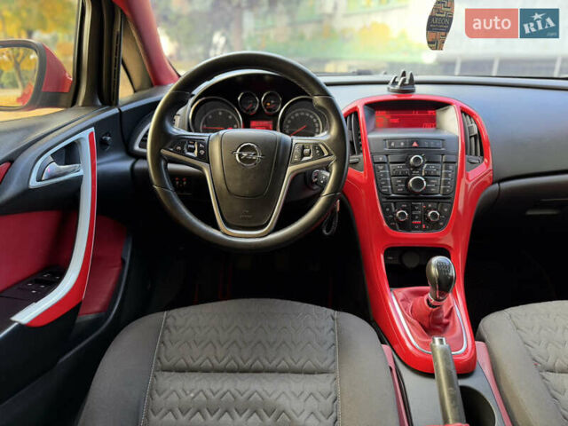 Опель Астра 2013 в Ровно на Automoto.ua Красный Опель Астра, объемом двигателя 1.7 л и пробегом 240 тыс. км за 6350 $, фото 45 на Automoto.ua