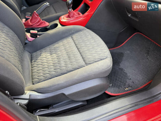 Опель Астра 2013 в Ровно на Automoto.ua Красный Опель Астра, объемом двигателя 1.7 л и пробегом 240 тыс. км за 5700 $, фото 67 на Automoto.ua