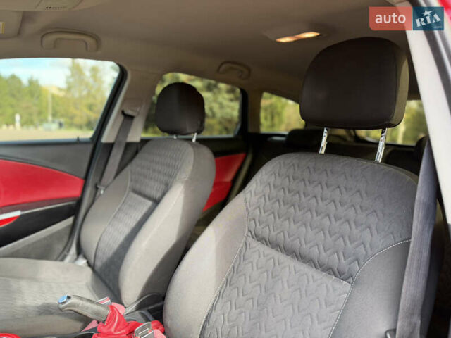Опель Астра 2013 в Ровно на Automoto.ua Красный Опель Астра, объемом двигателя 1.7 л и пробегом 240 тыс. км за 6350 $, фото 60 на Automoto.ua