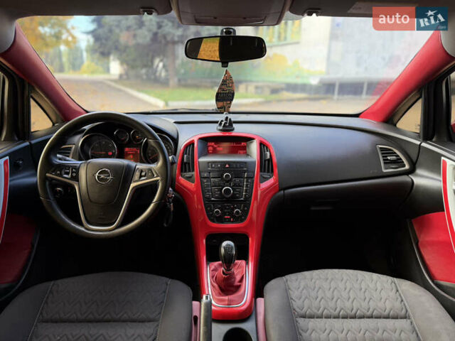 Опель Астра 2013 в Ровно на Automoto.ua Красный Опель Астра, объемом двигателя 1.7 л и пробегом 240 тыс. км за 5700 $, фото 43 на Automoto.ua