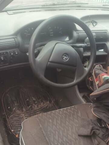 Опель Астра, объемом двигателя 1.6 л и пробегом 400 тыс. км за 400 $, фото 5 на Automoto.ua