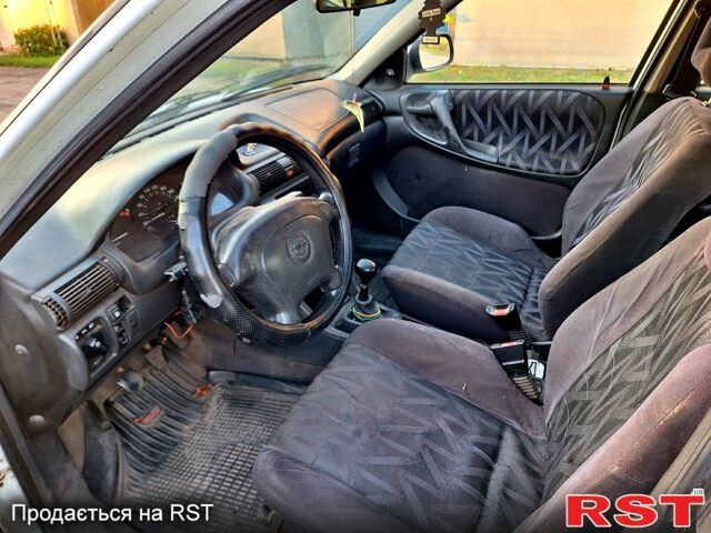 Опель Астра, об'ємом двигуна 1.6 л та пробігом 243 тис. км за 1270 $, фото 4 на Automoto.ua