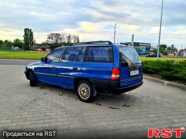 Опель Астра, объемом двигателя 1.6 л и пробегом 300 тыс. км за 1250 $, фото 2 на Automoto.ua