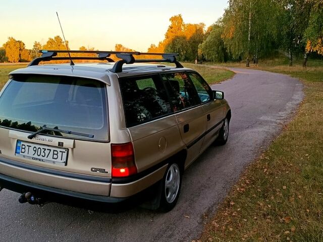 Опель Астра, объемом двигателя 1.6 л и пробегом 250 тыс. км за 3000 $, фото 2 на Automoto.ua