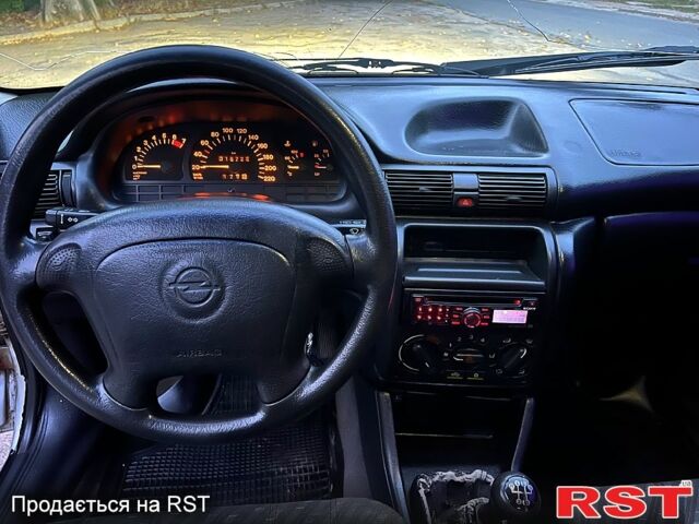Опель Астра, объемом двигателя 1.6 л и пробегом 205 тыс. км за 899 $, фото 3 на Automoto.ua