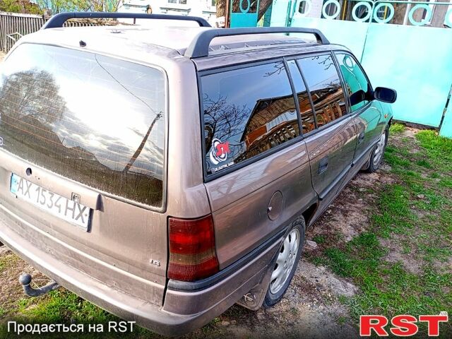 Опель Астра, объемом двигателя 1.6 л и пробегом 327 тыс. км за 2000 $, фото 2 на Automoto.ua