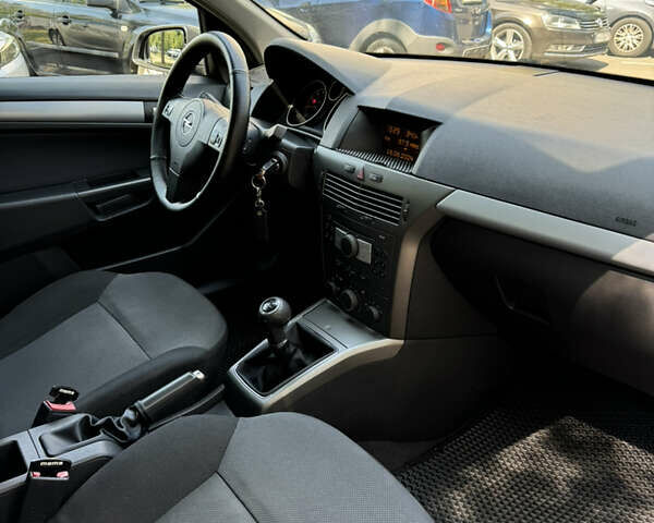 Опель Астра, объемом двигателя 1.6 л и пробегом 252 тыс. км за 4000 $, фото 3 на Automoto.ua