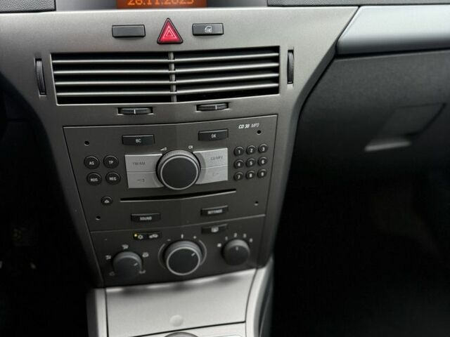 Опель Астра, объемом двигателя 1.9 л и пробегом 185 тыс. км за 2800 $, фото 16 на Automoto.ua