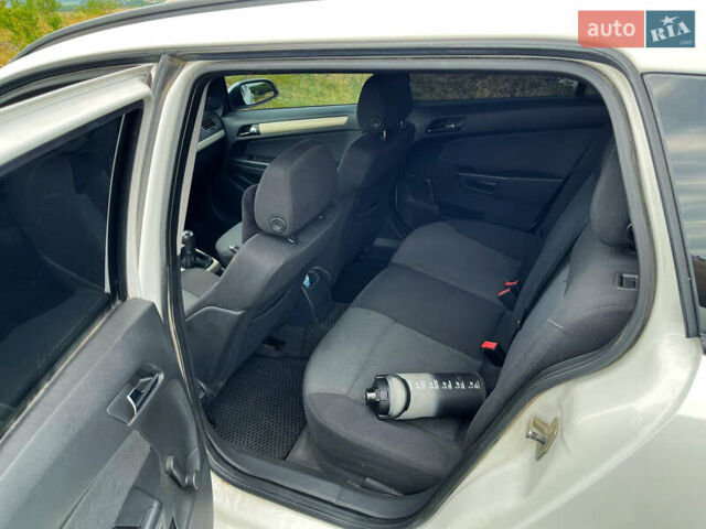 Опель Астра, объемом двигателя 1.7 л и пробегом 228 тыс. км за 5600 $, фото 9 на Automoto.ua